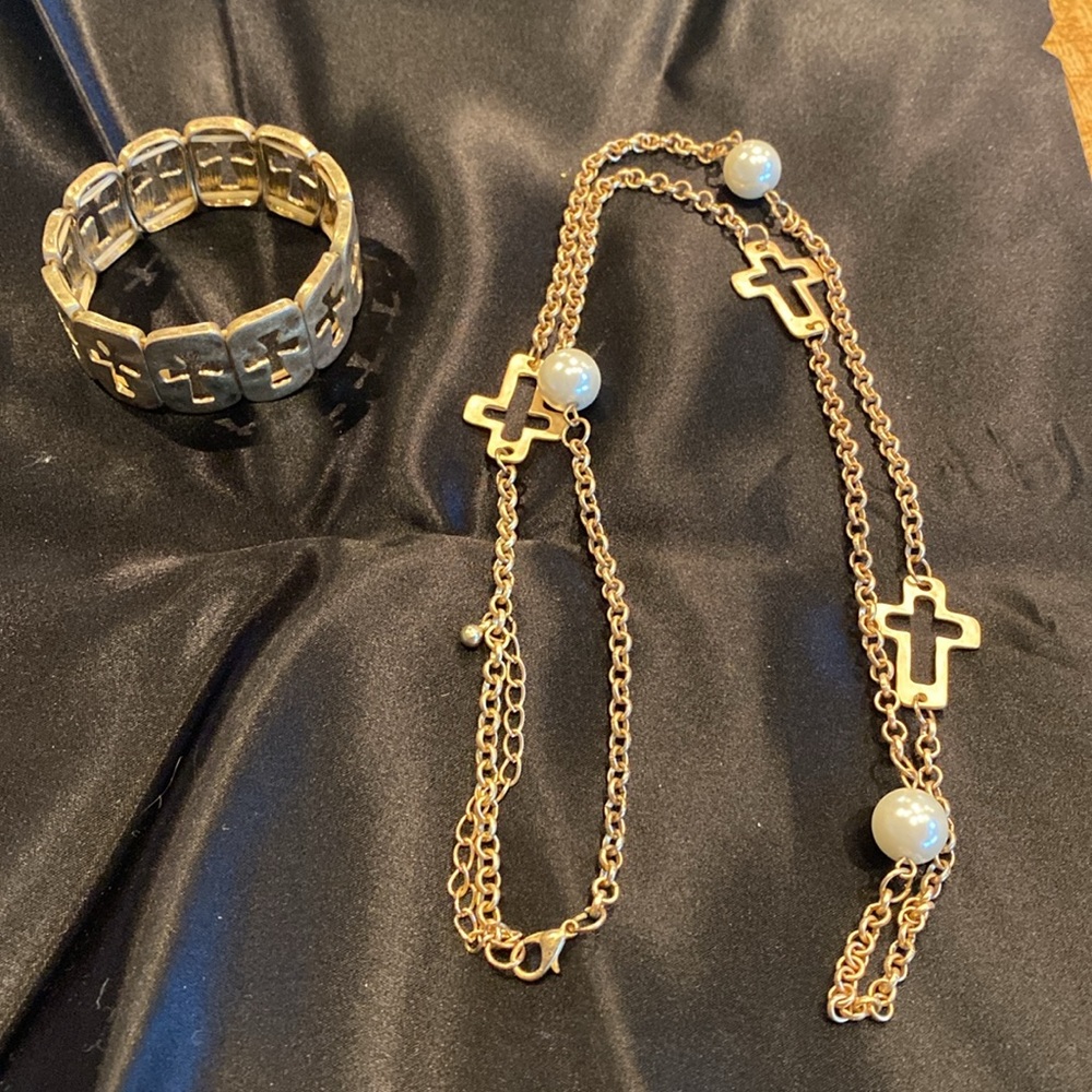 Goldtone necklace with crosses and pearls with matching bracelet